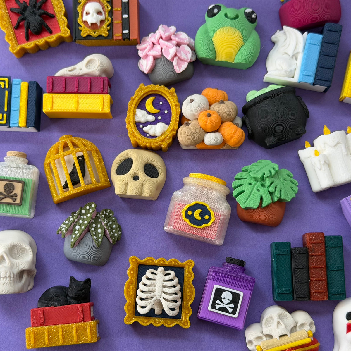 Build-your-own gothic shelf clicker - 4 slot
